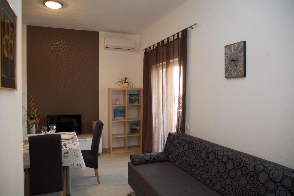 Banic Apartments With Pool Biograd Na Moru Pokoj fotografie